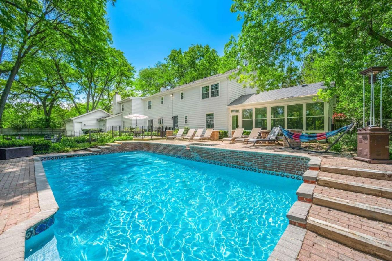 Spacious, Luxury Renovated Home With 4 Kings, Firepit Glen Ellyn Exterior foto